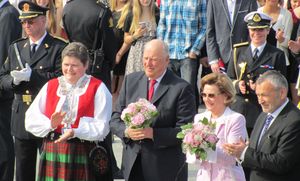 C12777cr Ingunn Oldervik Golmen, Harald og Sonja.jpg