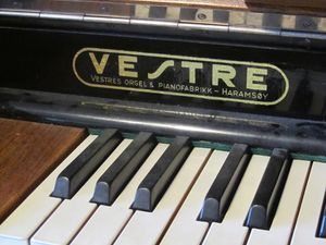 C16011 harmonium (Vestre).jpg