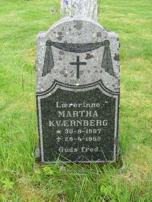 C16854 Martha Kværnberg (gravminne).jpg
