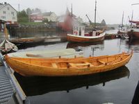 Færøybåt med tre rorsrom i Valsøyfjorden. Foto: Olve Utne (2015).