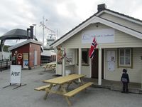 313. C19955 Tustna Kafe og Landhandel.jpg