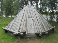 Åttekanta dimbargåhte på Skeppsholmen i Arjeplog. Foto: Olve Utne (2017).