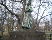 Vigelands Camilla Collett-statue i Slottsparken (1911) er støpt hos Poleszynski. Foto: Stig Rune Pedersen