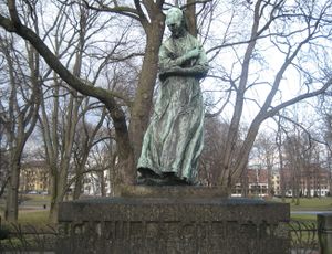 Camilla Collett statue Slottsparken 2008.jpg