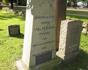 Gravminne, danskfødte Carl Petersen Paaske (1783-1850), skipsbyggmester på Fredriksvern. Foto: Stig Rune Pedersen