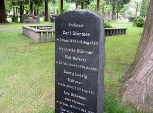 Carl Størmer gravminne Oslo.jpg