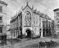 [[Centralgården før ombyggingen i 1892. Foto: Severin Worm-Petersen/Oslo Museum (1890).