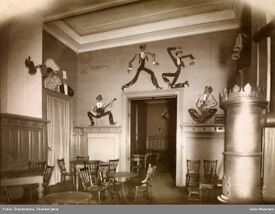 Dekorasjoner i Chat Noirs første lokale i Portbygningen til Christiania Tivoli (1913) Foto: Thorkel Jens Thorkelsen/Oslo Museum (1913-1919).