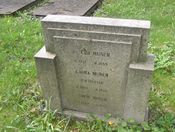 Gravminne på Krist kirkegård for Edvard Munchs foreldre, og søsteren Sofie. Foto: Stig Rune Pedersen