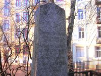 Christopher Hansteens gravminne på Gamle Aker kirkegård.