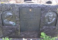 Gravminnet til polarfareren Christopher Braathen og kona Molly, somvar to av ofrene for en flyulykke over Bunnefjorden i 1937. Foto: Stig Rune Pedersen
