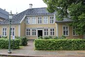 Chrystiegården, oppført i 1761 i Brevik av Hans Chrystie. Foto: Chris Nyborg (2013).