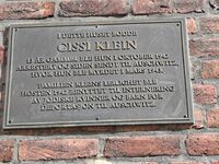 Plakett på huset der Cissi Klein bodde. Foto: Eva Rogneflåten (2021)