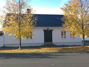 Colbjørnsens gate 2 (Larvik).jpg