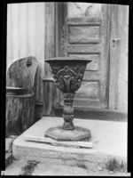 Døpefonten fra Veum kyrkje (Foto: Ukjent/Nasjonalbiblioteket, 1950)