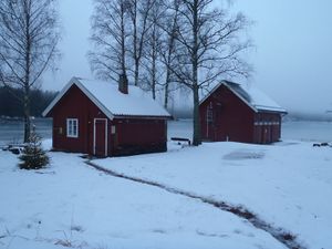 Damstua og båthuset.jpg