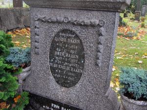 Daniel Raaen gravminne Vallø.jpg