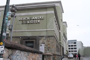 Deichmanske bibliotek hovedbiblioteket Arne Garborgs plass.JPG