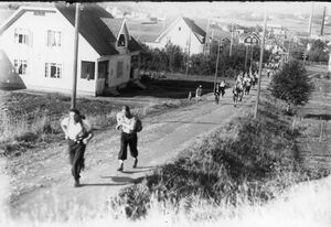 Deltakere i Fredsmarsjen 1945 i Fredfossgata (oeb-186991).jpg