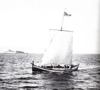Storbåten (lofotbåten) «Den Siste Viking» ved Munkholmen i Trondheim. Foto: ukjent (1930).
