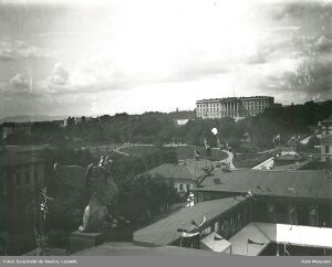Den norske Industri- og Kunstutdstilling 1883 utsikt Nasjonalgalleriets tak.jpg