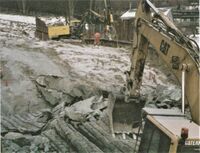 Desember 2002: Sprenging for inntak til nye E6 fra sør. Fasinene fjernes.