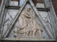 Utsmykning ved foten av rådhusets østre tårn, av Arne Durban. Tilsvarende finnes for det vestre. Foto: Stig Rune Pedersen