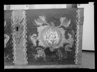 409. Detalj av kiste, historisk museum, Bergen - no-nb digifoto 20150218 00146 NB MIT FNR 17282.jpg