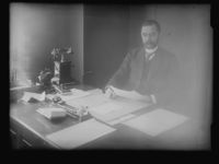 105. Direktør Pedersen - no-nb digifoto 20160229 00284 NB NS NM 09731.jpg