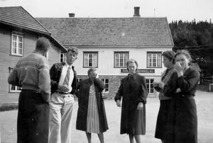 Diskusjon foran Samvirkelaget på Sunnan.jpg