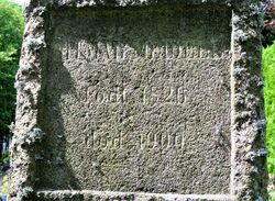 Gravminnet til pressemannen Ditmar Meidell (1826-1900) på Vår Frelsers gravlund i Oslo er preget av tidens tann og noe vanskelig å lese.