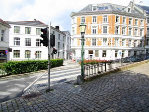 Domkirkeplass Bergen 2015.jpg