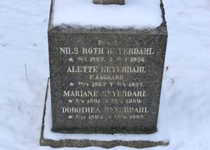 Doro Heyerdahl familiegrav Oslo.jpg