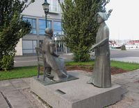 Ada Madssens skulptur av søstrene Backer på Dr. Graaruds plass er fra 1982. Foto: Stig Rune Pedersen