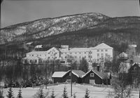 Dr. Holms Hotel i 1949. Ukjent fotograf. Kilde: Nasjonalbiblioteket.