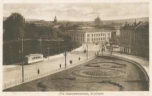 Drammensveien Nationaltheatret 1915-1920.jpg
