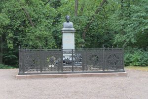 Dronningberget byste av grev Wedel.JPG