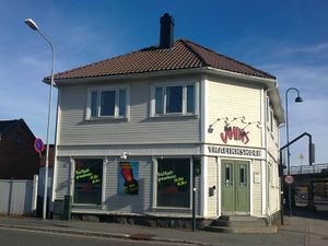 Dronningens gate 27 A (Larvik).jpg