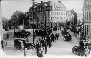 Drosjer på Torvet i Harstad.jpg