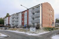 Boligblokk i Dyretråkket sør på Holmlia. Foto: Leif-Harald Ruud (2022)