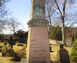 Edmund Neupert gravminne.jpg