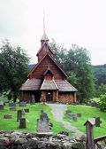 Eidsborg stavkirke 2000.jpg