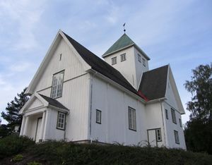 Eidsfoss kirke Hof 2013.jpg