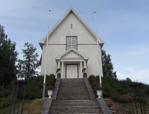 Eidsfoss kirke Hof 2013 2.jpg