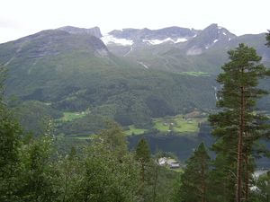 Eidskyrkja (Volda) mot S.JPG