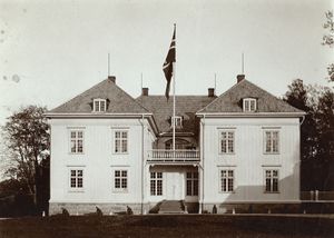 Eidsvollbygningen, Akershus - Riksantikvaren-T042 01 0263.jpg