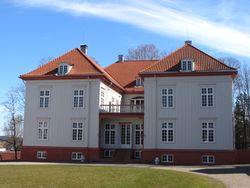 Den nyrestaurerte Eidsvollsbygningen i april 2014. Foto: Stig Rune Pedersen