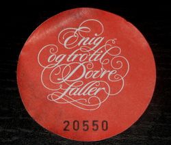 Inngangsmerke til Eidsvollsbygningen (2014).