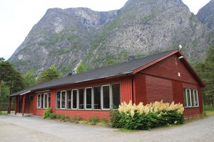 Eikesdalen skole.jpg