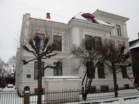 Hambro bodde i Eilert Sundts gate 21 i Oslo mellom fra 1910 til slutten av 1930-tallet.